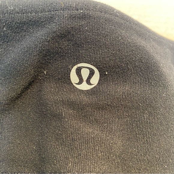 Lululemon Black 3/4 Cropped Leggings. Size 6 Older Style Athletic - Picture 13 of 14